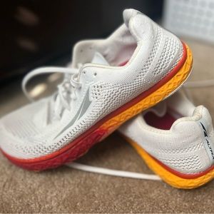 Altra Escalante Racer size 9 men’s